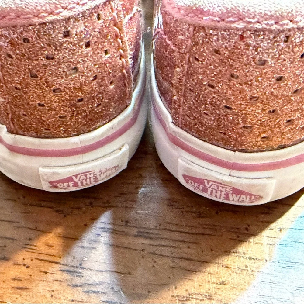 Vans Leena iridescent Pink toddler Shoes. Size 4. hook and loop closure.